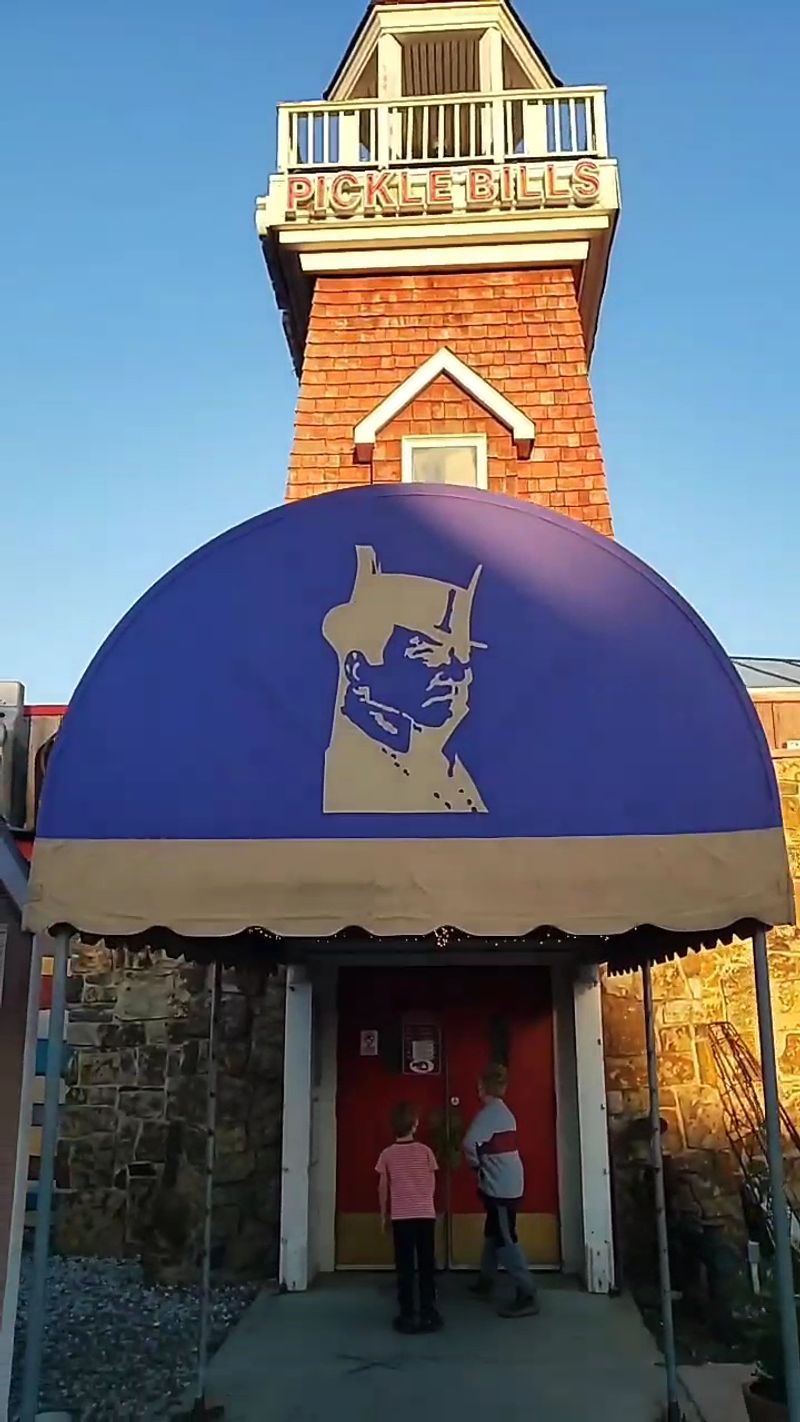 Pickle Bill's Lobster House, Grand River, Ohio