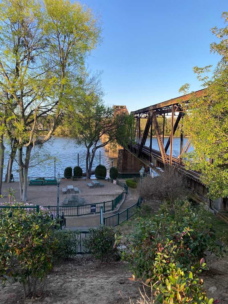 Picnic Tables and Places to Sit