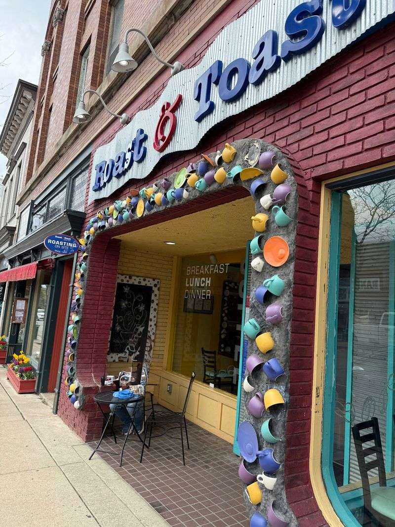 Places To Eat Between Browsing