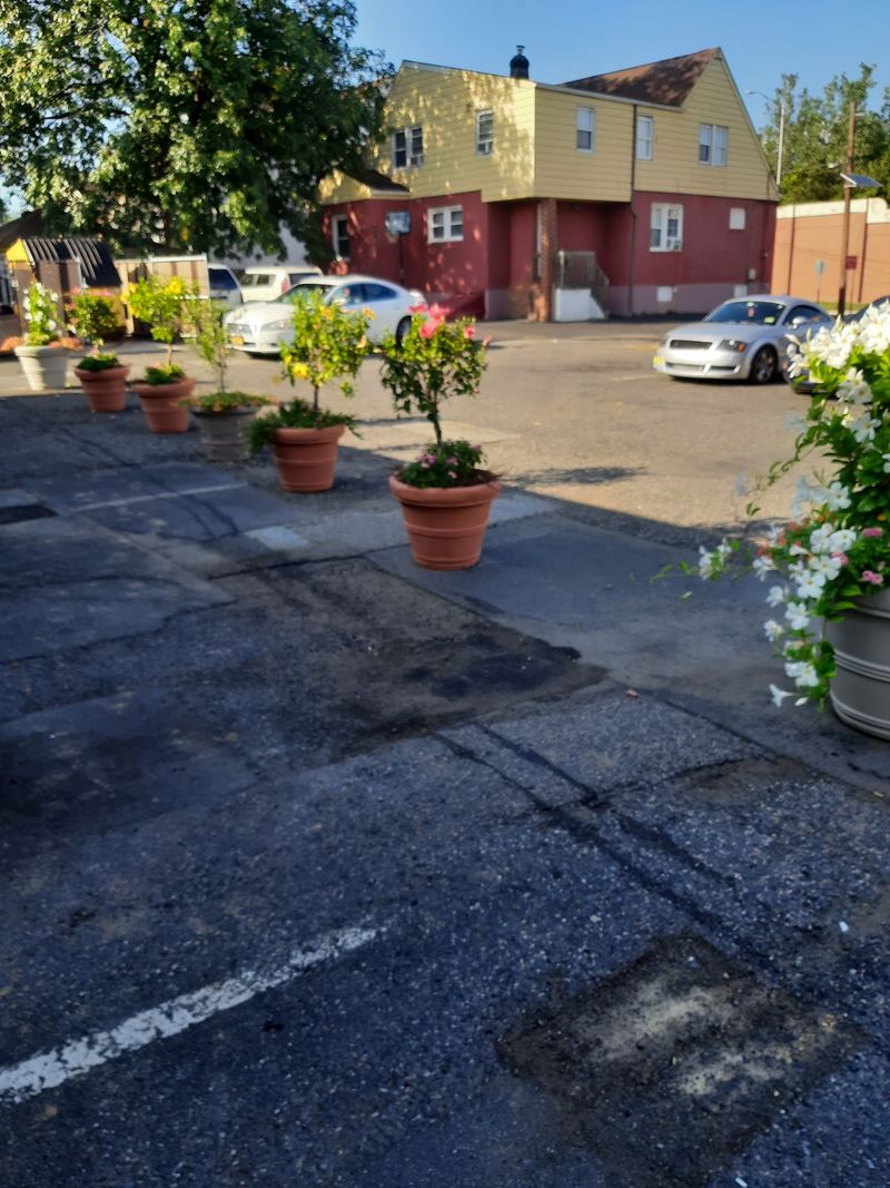 Plenty of Parking Makes Life Easier Plenty of Parking Makes Life Easier