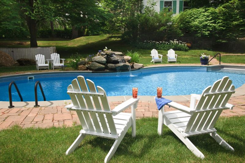 Pool, Lounge, And Complimentary Cordials Pool, Lounge, And Complimentary Cordials