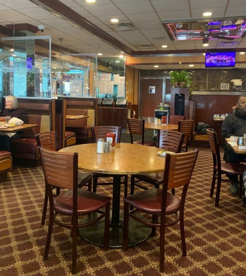Quick Seating And A Surprisingly Calm Room Quick Seating And A Surprisingly Calm Room