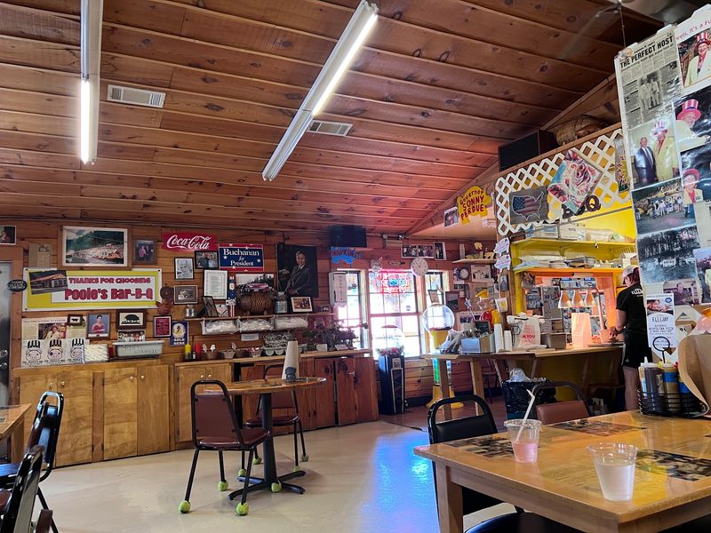 Quirky Decor and a Pig Hall of Fame