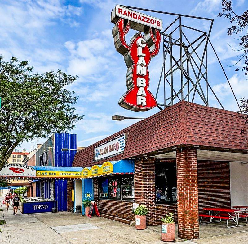 Randazzo's Clam Bar, Brooklyn, New York Randazzo's Clam Bar, Brooklyn, New York