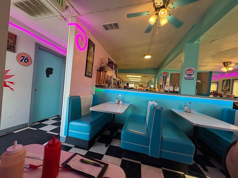 Retro Decor Straight Out of the '50s
