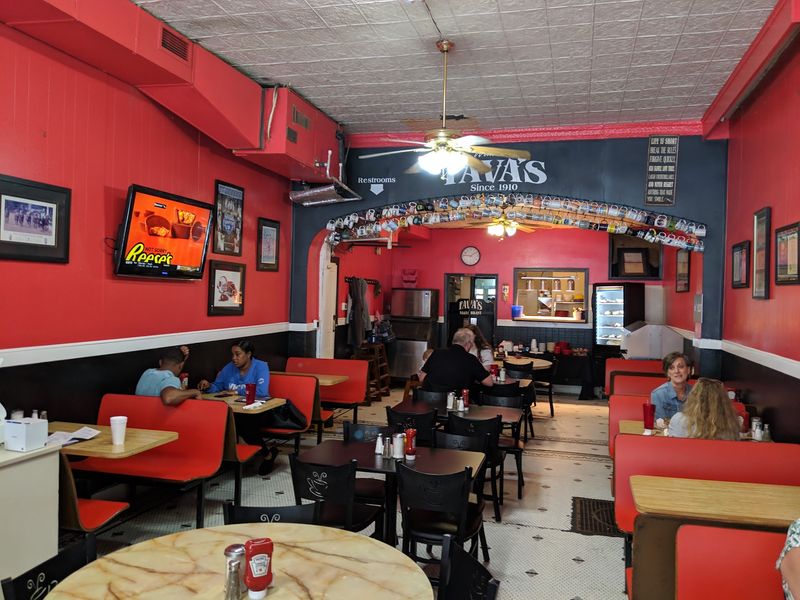 Retro Decor That Sets the Mood