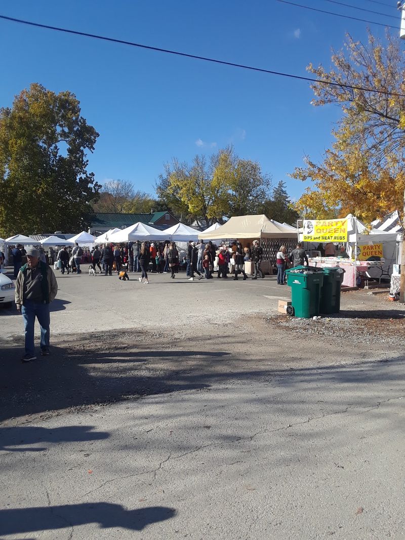 Riverside Catfish Tables, Kimmswick Riverside Catfish Tables, Kimmswick