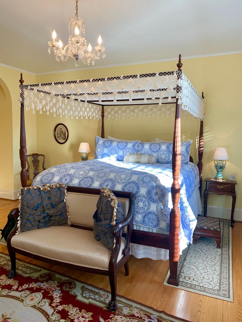 Rooms Decorated in Perfect Period Detail