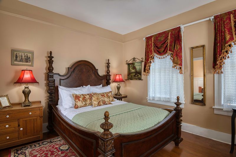 Rooms Dressed In Antiques And Old Charm