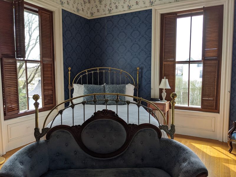 Rooms Dressed in Period Comfort Rooms Dressed in Period Comfort