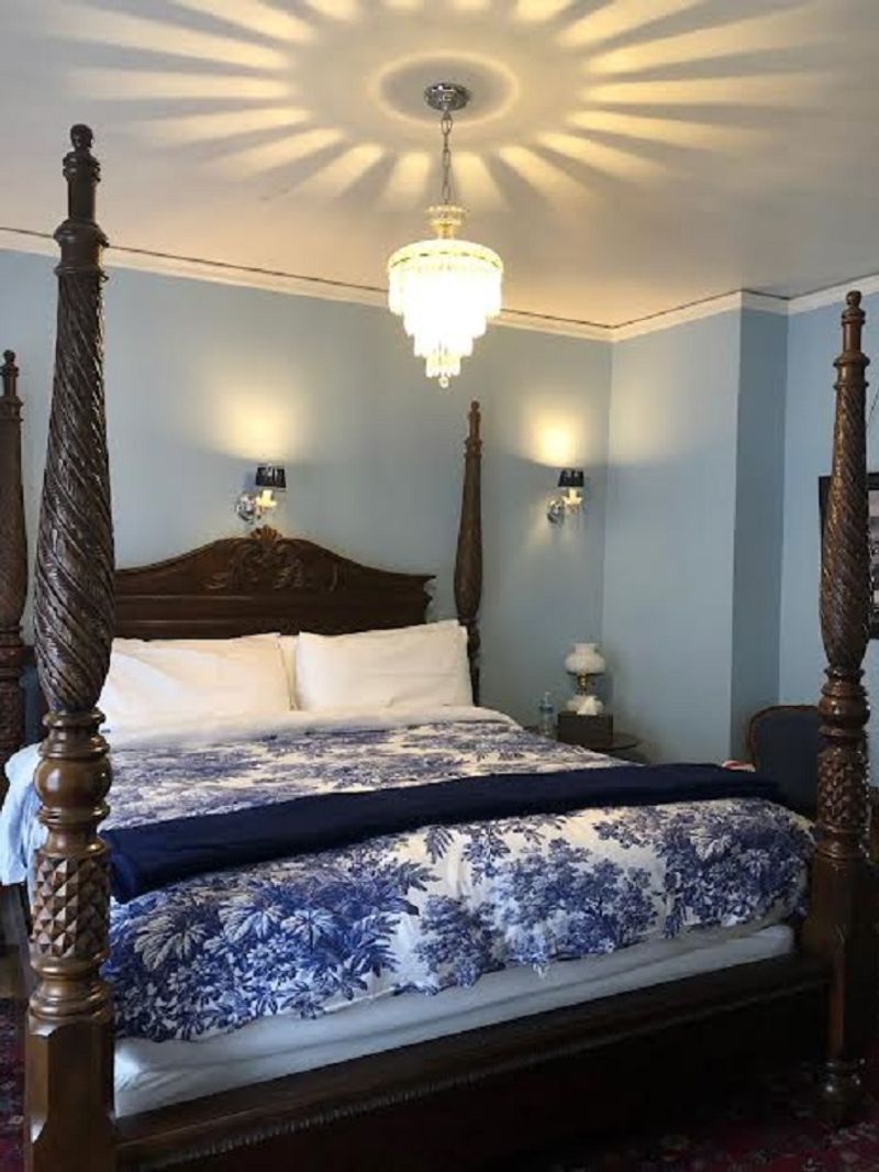 Rooms That Wear Their History Well