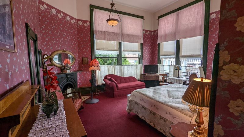 Rooms With Names And Their Own Personalities