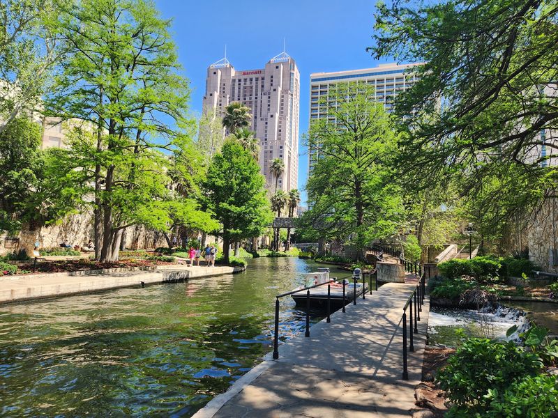 San Antonio River Walk - San Antonio, Texas San Antonio River Walk - San Antonio, Texas
