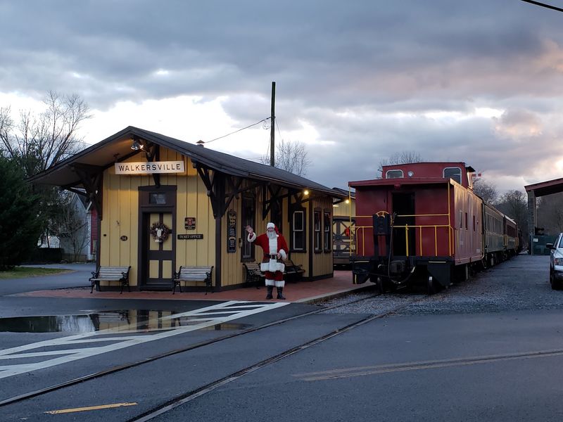 Santa Train Rides That Make Holiday Magic Real Santa Train Rides That Make Holiday Magic Real