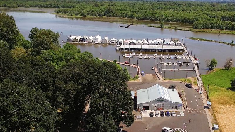 Scappoose Bay Floating Home Rentals, Warren, Oregon Scappoose Bay Floating Home Rentals, Warren, Oregon