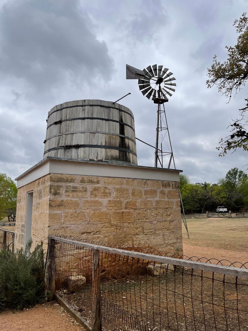 Scenic Walking Trails Through the Texas Hill Country Scenic Walking Trails Through the Texas Hill Country