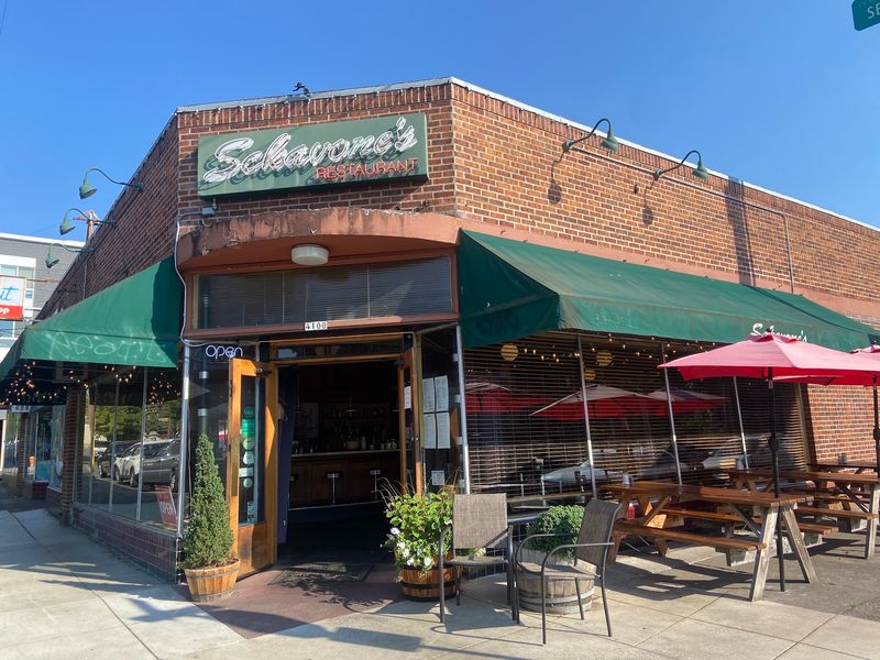 Sckavone's, Portland