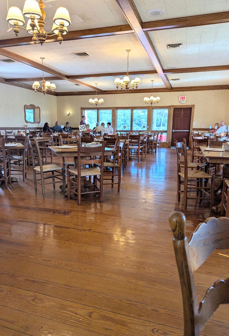 Service That Keeps Regulars Coming Back Service That Keeps Regulars Coming Back