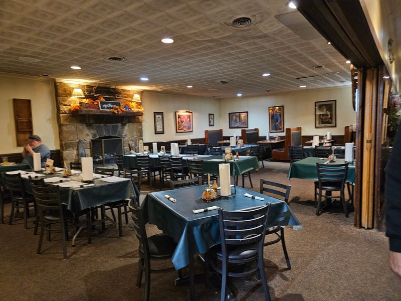 Service That Keeps Regulars Coming Back Service That Keeps Regulars Coming Back