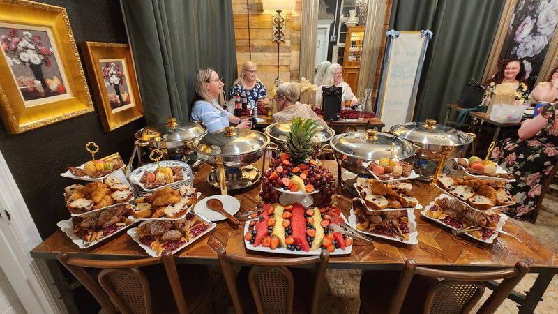 Service That Turns Guests Into Regulars