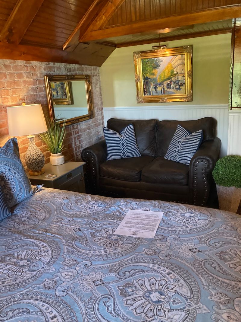 Seven Quaint Rooms With Private Baths Seven Quaint Rooms With Private Baths
