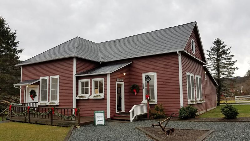 Shops, Crafts, and Country Finds Shops, Crafts, and Country Finds