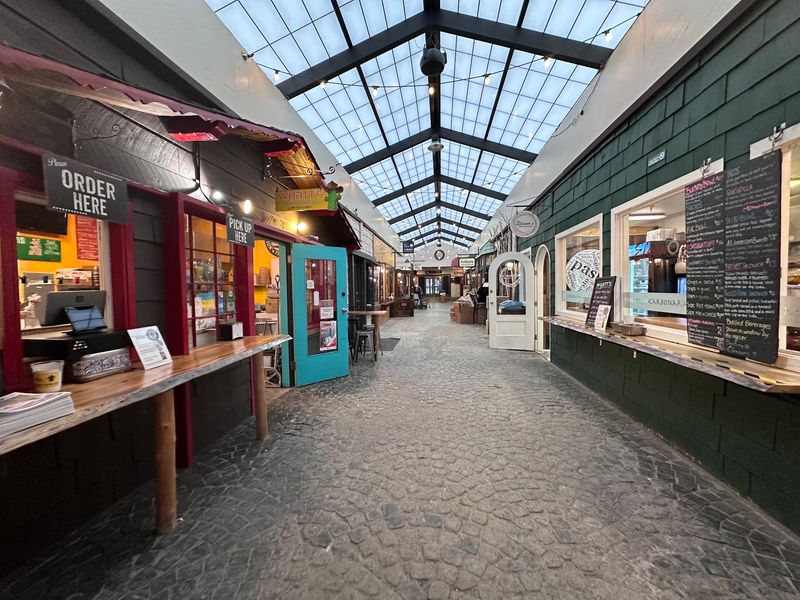 Shops That Keep People Wandering