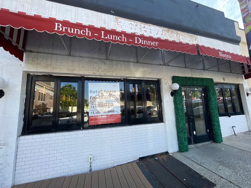Sidewalk Seats And A BYOB Perk