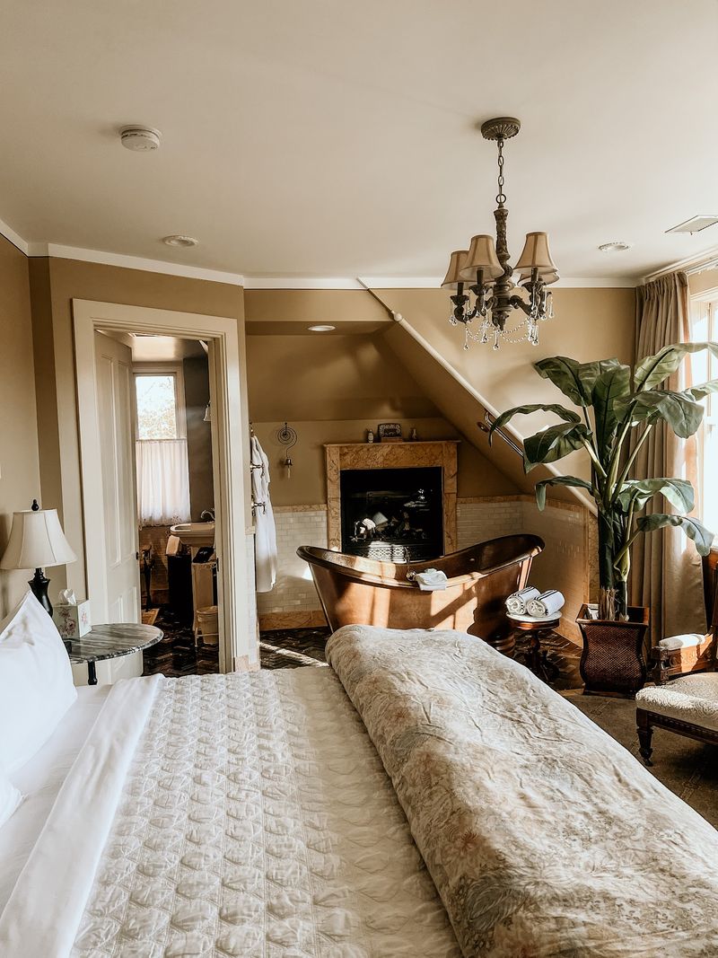 Six Rooms With Their Own Personalities Six Rooms With Their Own Personalities