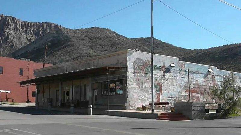 Small-Town Rhythm and Everyday Pace