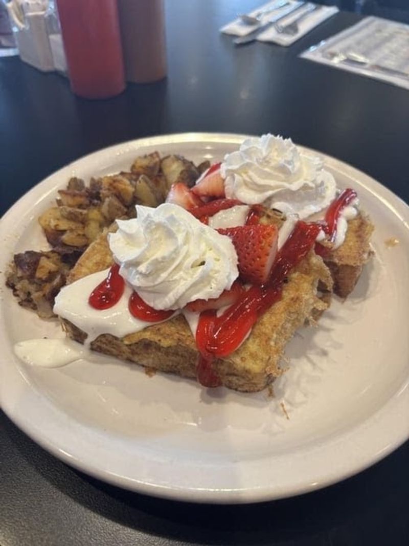 Strawberry French Toast That Feels Like a Sweet Morning Celebration Strawberry French Toast That Feels Like a Sweet Morning Celebration