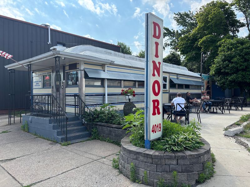 Sunny Days At The Outdoor Tables Sunny Days At The Outdoor Tables