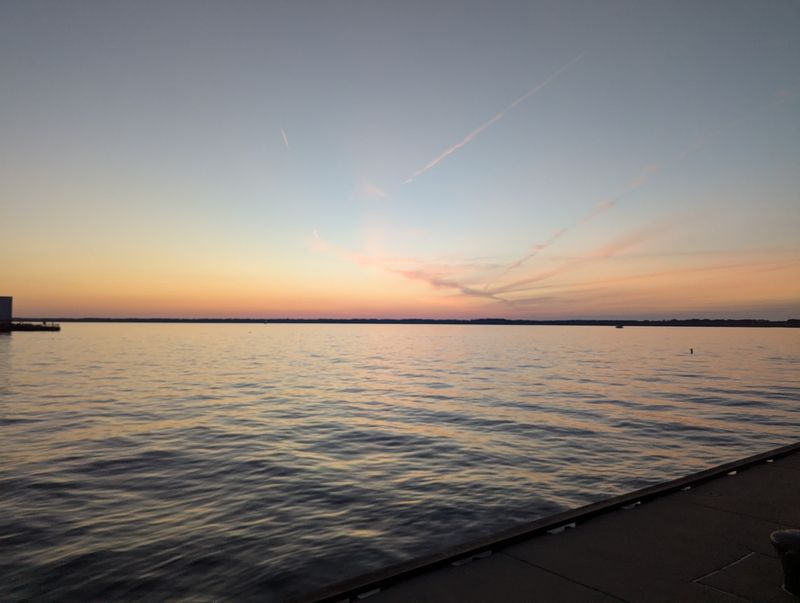 Sunset Views That Turn Dinner Into an Experience