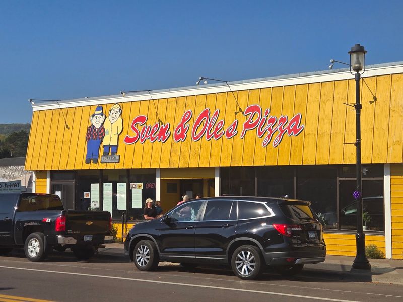 Sven and Ole's, Grand Marais