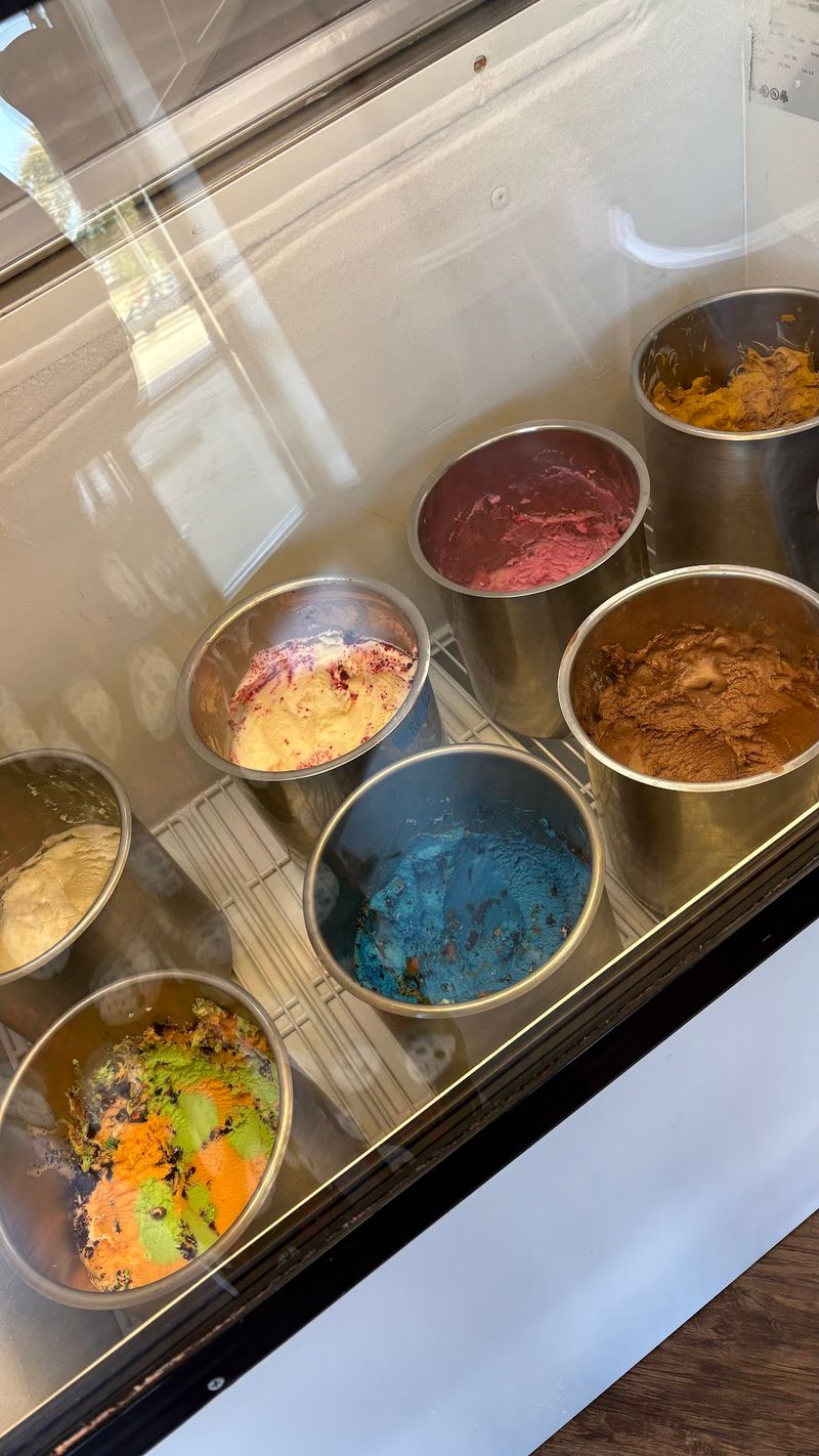 Sweet Cravings and small-town parlors, Springfield, Illinois Sweet Cravings and small-town parlors, Springfield, Illinois