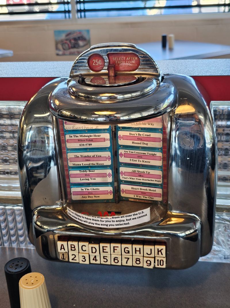 Tabletop Jukeboxes That Still Play Tabletop Jukeboxes That Still Play