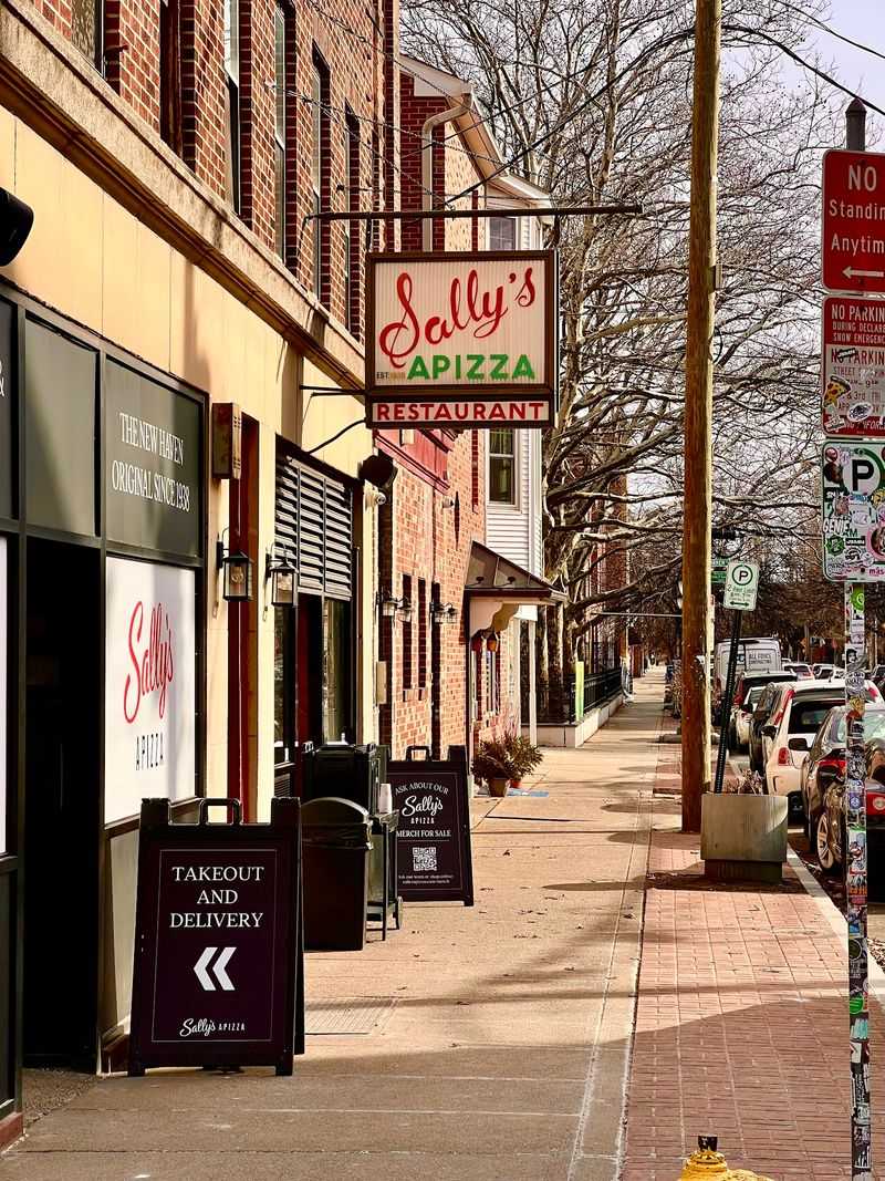 Takeout And Outdoor Seating Options