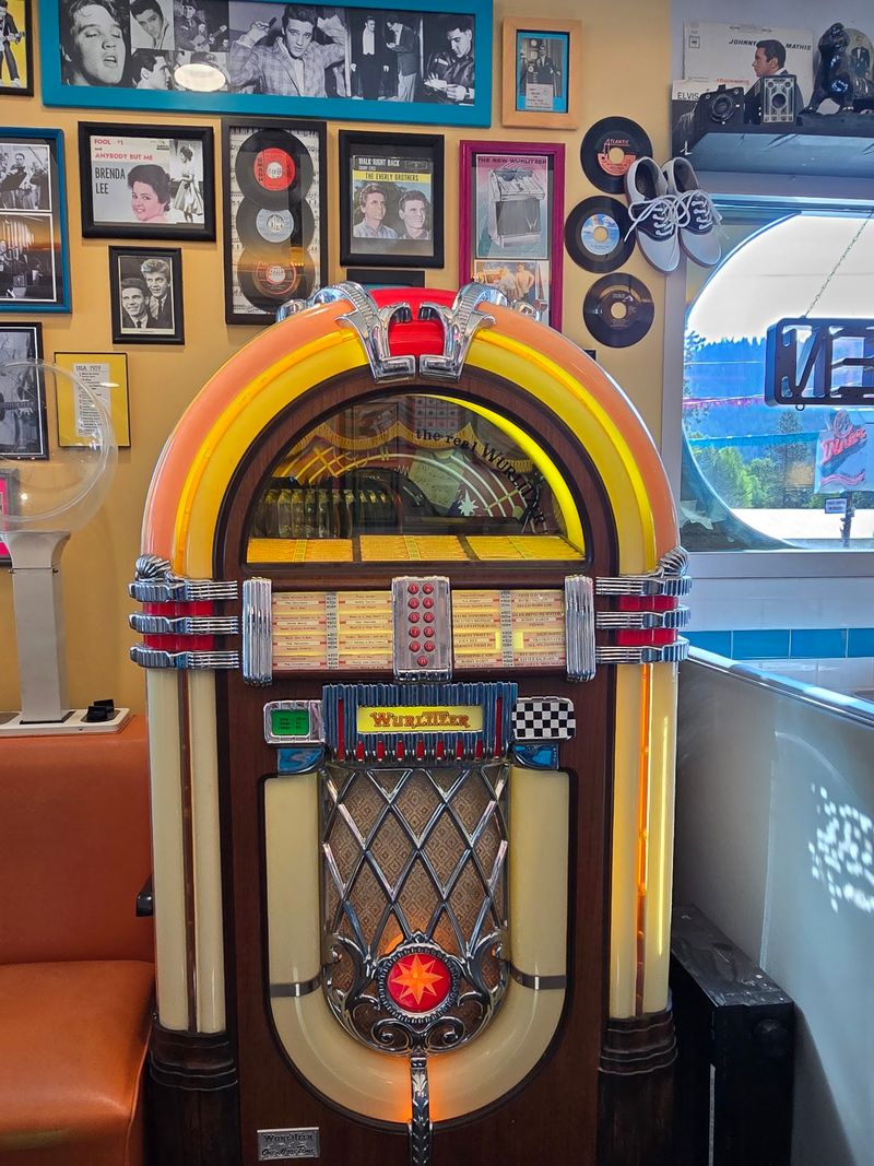That Jukebox and the Sound of the Fifties