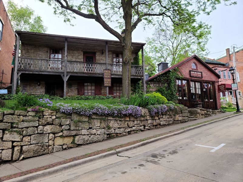 The 1826 Dowling House And Old Architecture