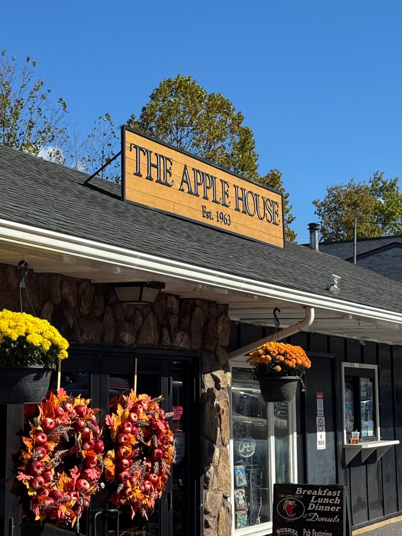 The Apple House, Linden, Virginia