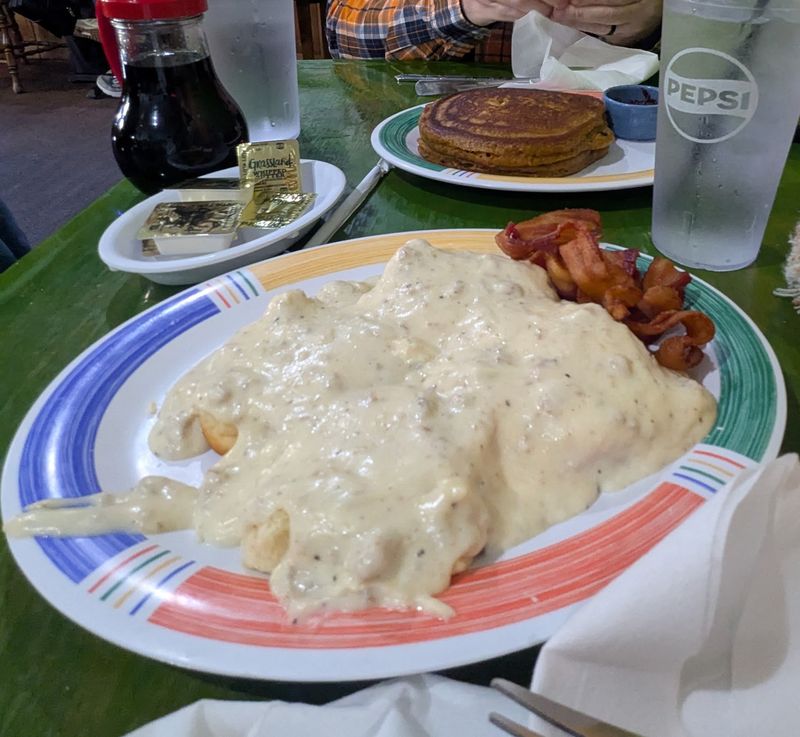 The Biscuits and Gravy That Built a Reputation The Biscuits and Gravy That Built a Reputation