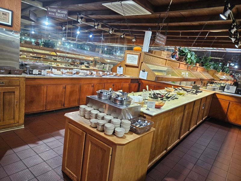 The Buffet That Started the Buzz The Buffet That Started the Buzz