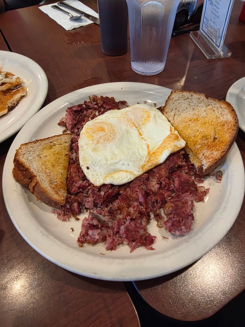 The Corned Beef Hash That Hits All the Right Notes The Corned Beef Hash That Hits All the Right Notes
