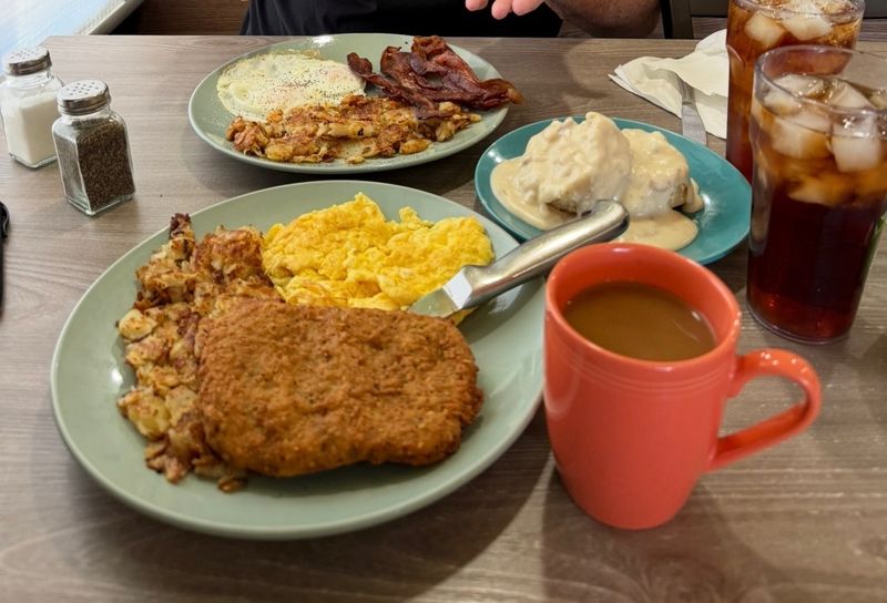 The Country-Style Plates That Built Its Name The Country-Style Plates That Built Its Name
