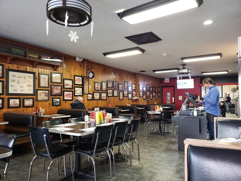 The Cozy, No-Frills Diner Feel The Cozy, No-Frills Diner Feel