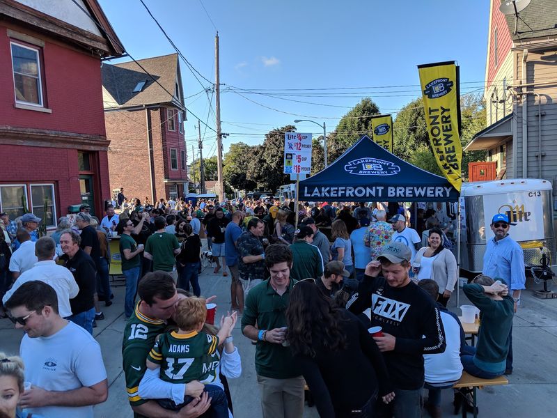 The Crowd That Makes It Home