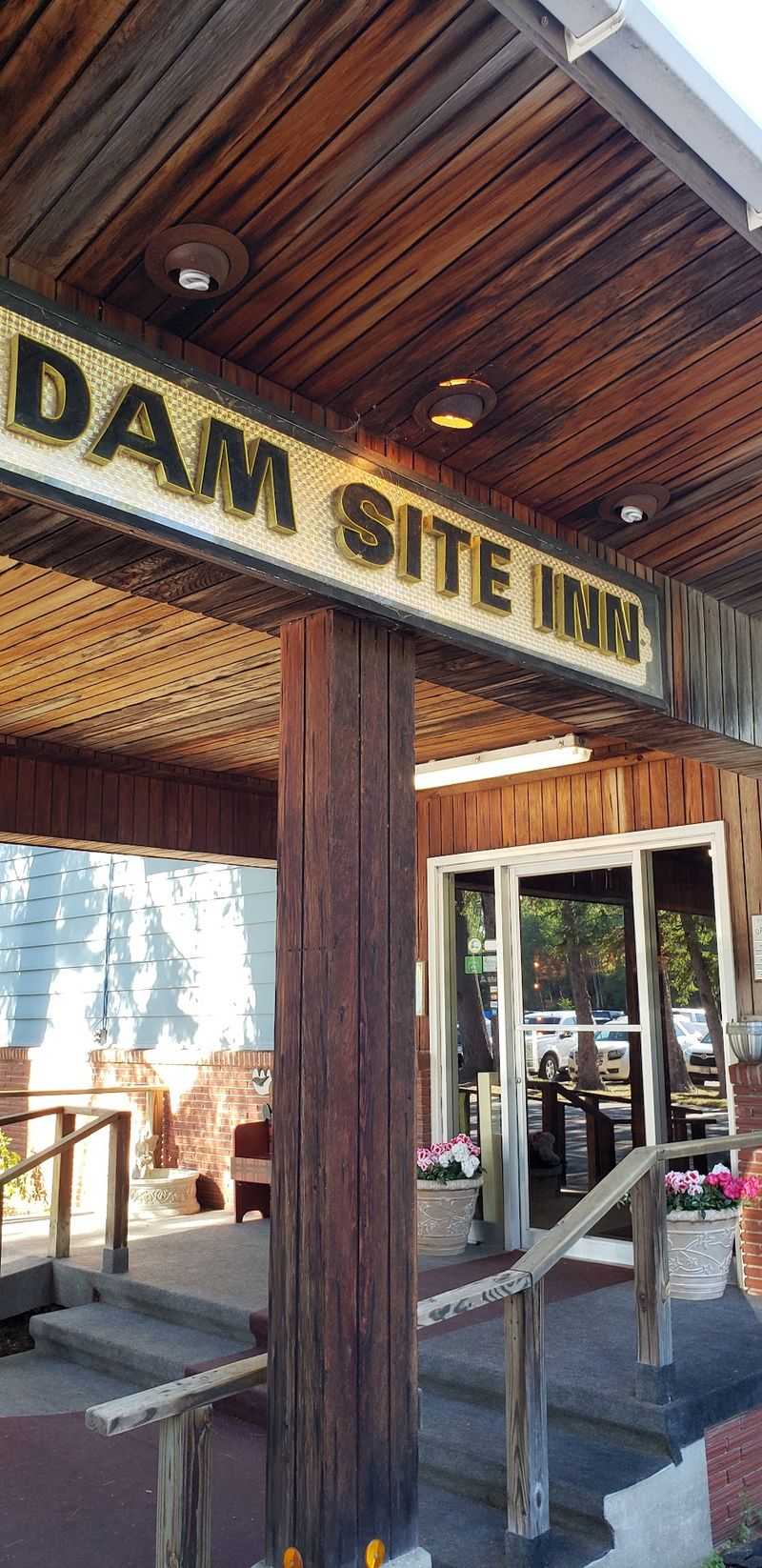 The Dam Site Inn, Pellston