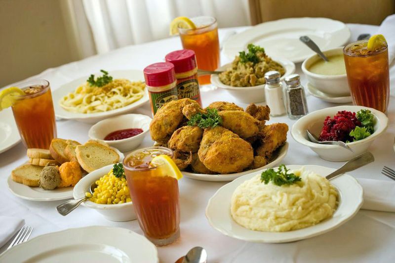 The Famous Fried Chicken That Draws The Crowds The Famous Fried Chicken That Draws The Crowds
