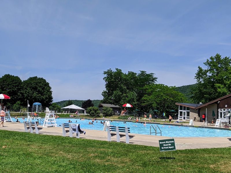 The Free Pool Complex That Feels Like a Splurge The Free Pool Complex That Feels Like a Splurge