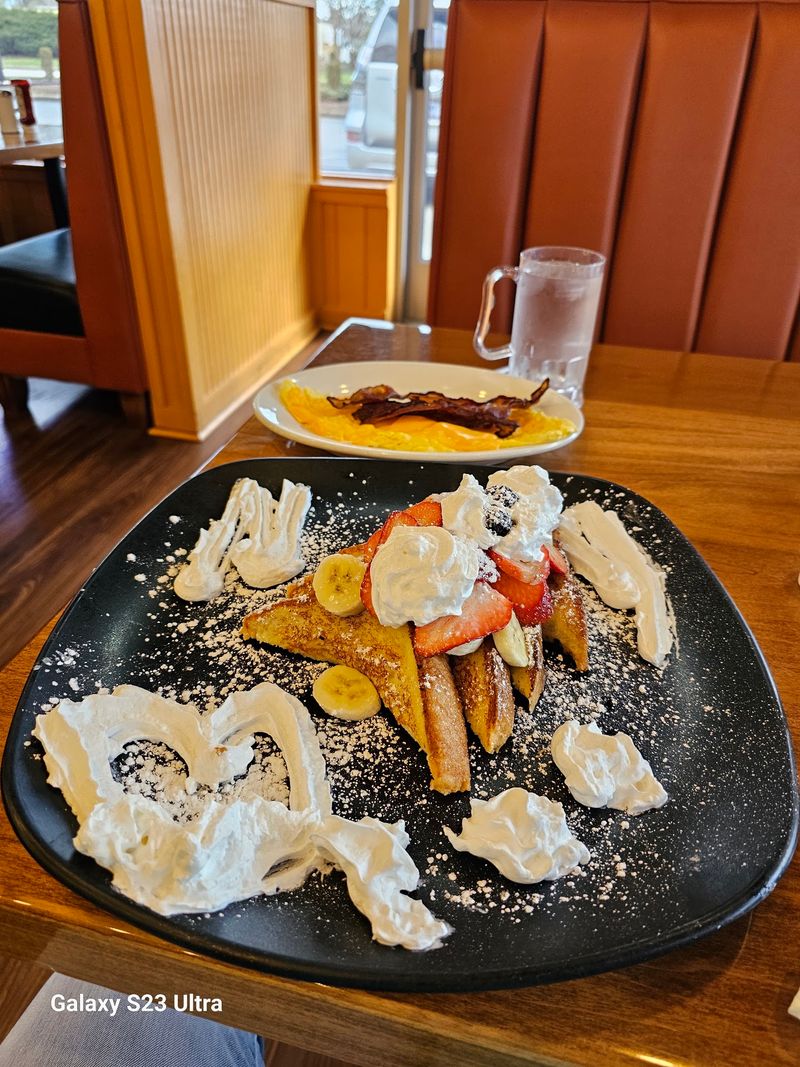 The French Toast That Keeps Folks Coming Back